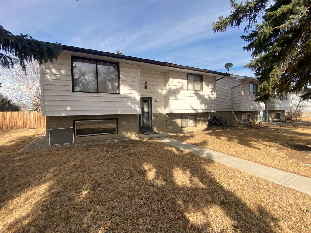 Photo of 302 6 Avenue W, Bassano, AB T0J 0B0 (MLS # A2293217)