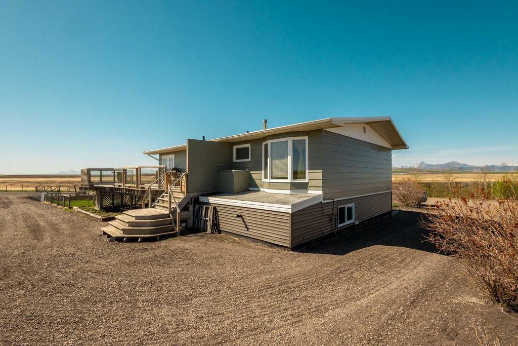 Photo of 5520 29-4 Range, Rural Pincher Creek No. 9, M.D. of, AB T0K 1W0 (MLS # A2309834)