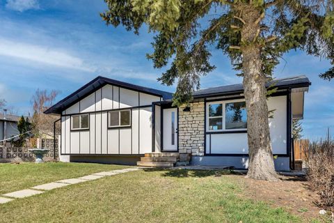 Photo of 708 Sacramento Place SW, Calgary, AB T2W 0R5 (MLS # A2303215)