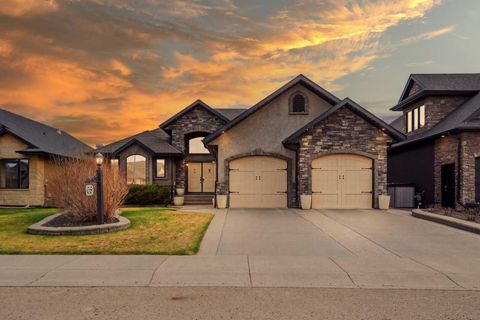 Photo of 68 Oakwood Close, Red Deer, AB T4P 0C5 (MLS # A2310057)