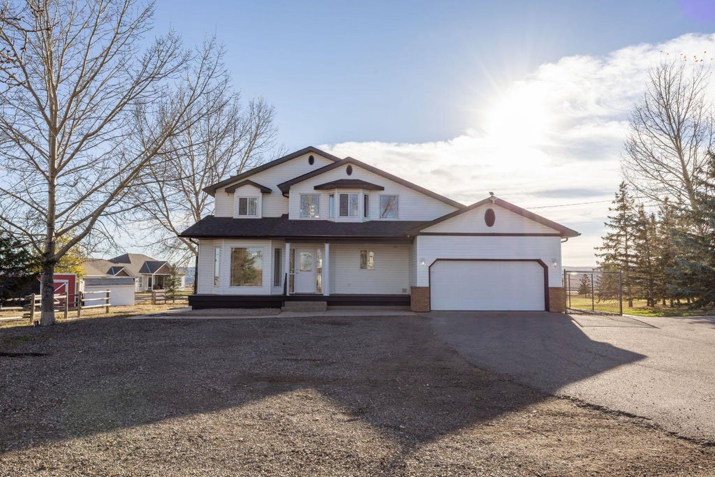 Photo of 23 Mountain View Place, Rural Rocky View County, AB T3P 1A6 (MLS # A2353061)
