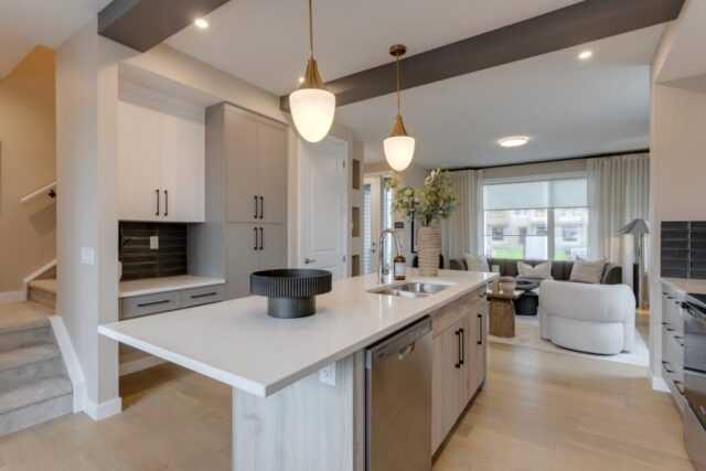 143 Ambleridge Street E