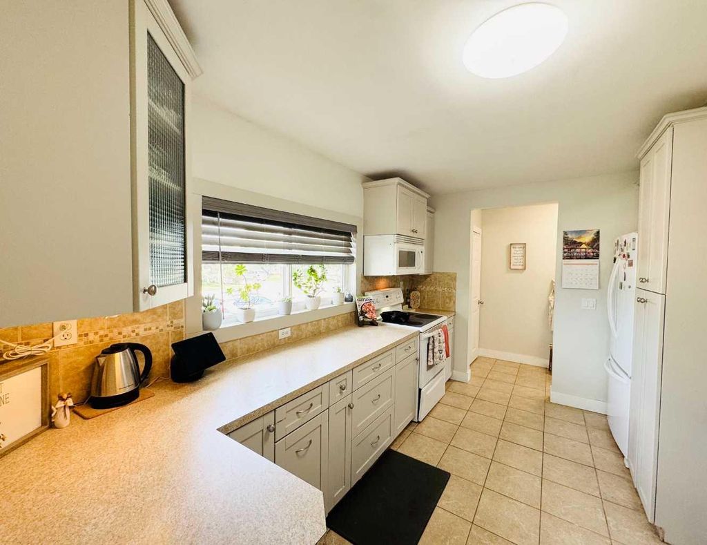 Photo of 575 Rogers Avenue, Picture Butte, AB T0K 1V0 (MLS # A2295731)