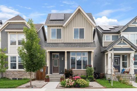 Photo of 374 Magnolia Square SE, Calgary, AB T3M 2W4 (MLS # A2331047)