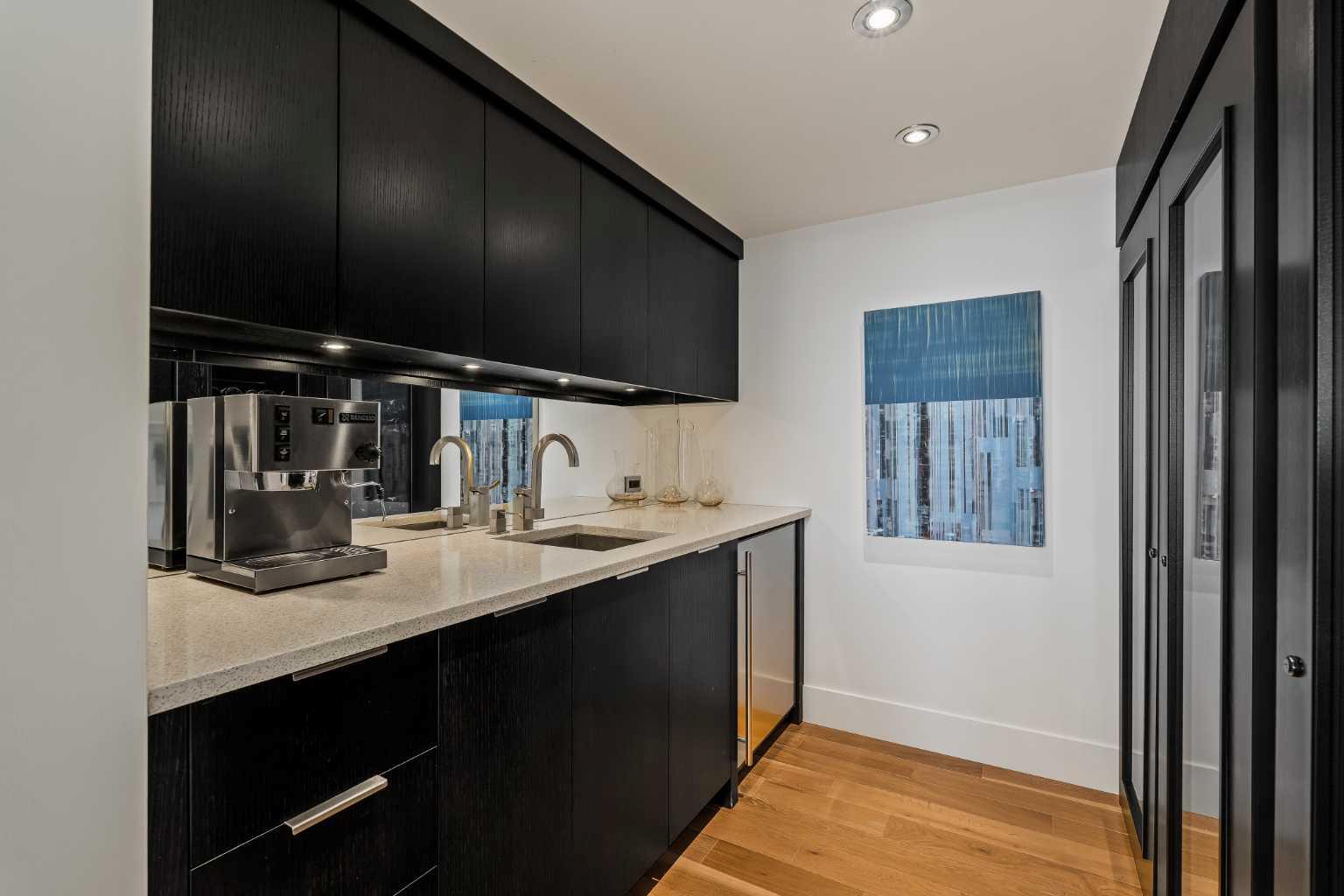 330 26 Avenue SW 1706