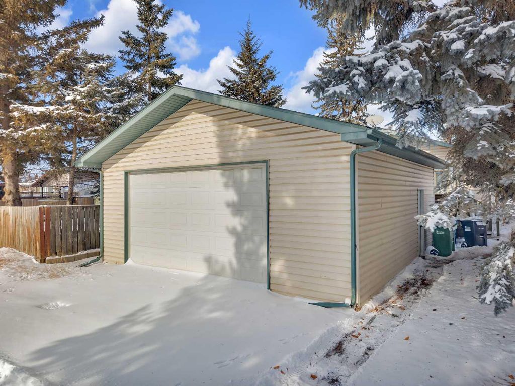 Photo of 6157 Hamilton Drive, Red Deer, AB T4N 5N5 (MLS # A2287580)