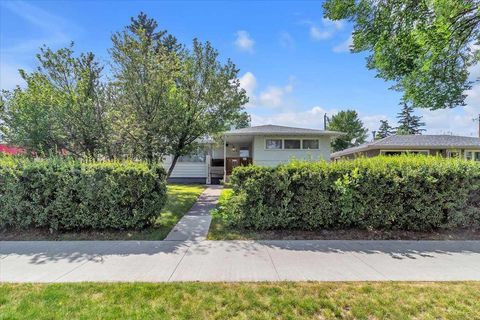 2619 37 Street SW Calgary AB T3E 3B2