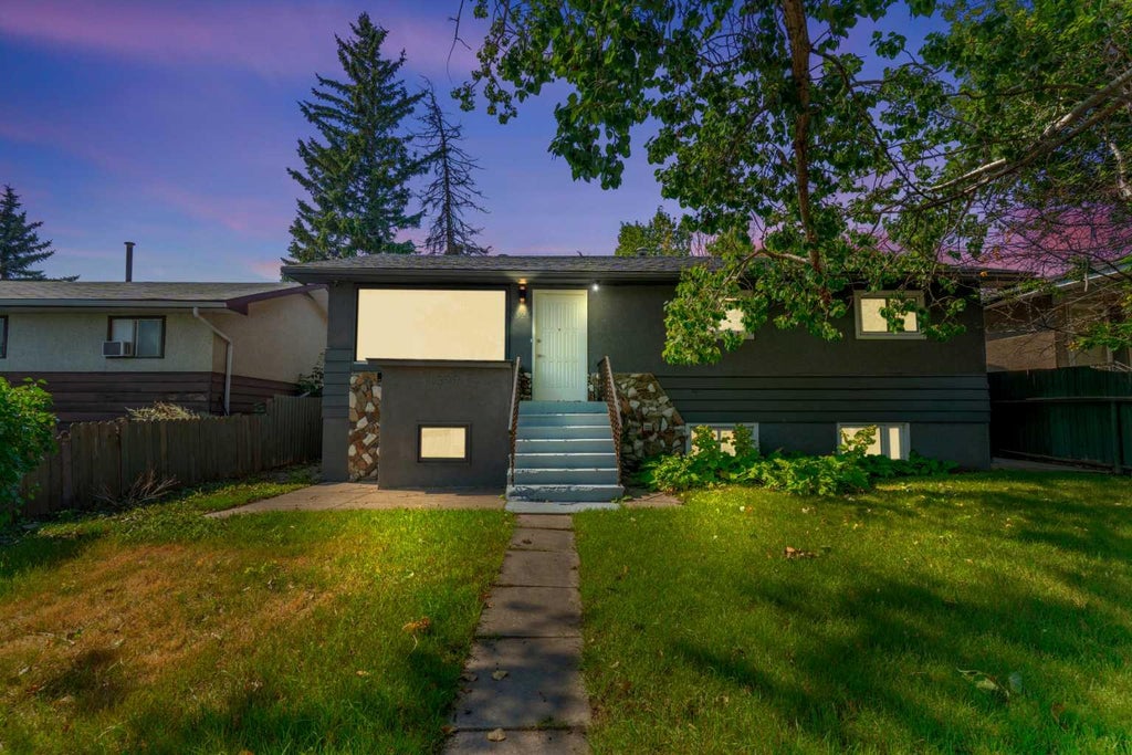 Photo of 1527 52 Street SE, Calgary, AB T2A 1T9 (MLS # A2339512)