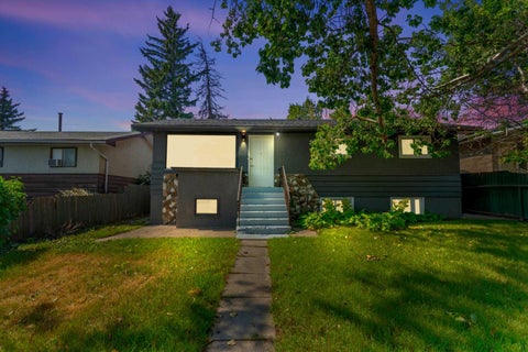 Photo of 1527 52 Street SE, Calgary, AB T2A 1T9 (MLS # A2339512)