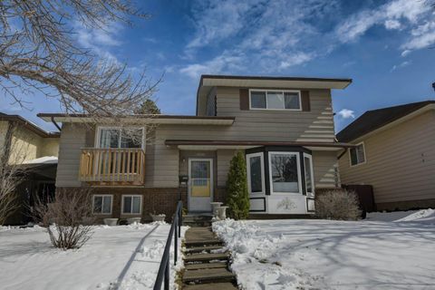 Photo of 8408 Berkley Road NW, Calgary, AB T3K 1B4 (MLS # A2302329)