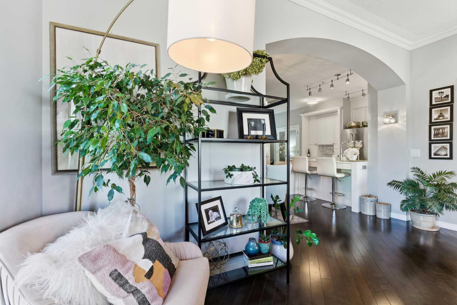 881 15 Avenue SW 404