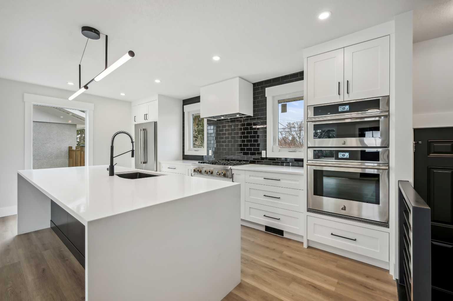 36 Maple Court Crescent SE