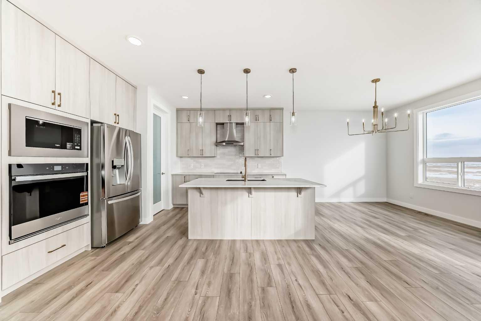 100 Corner Glen Manor NE