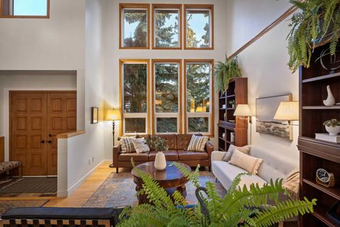 Photo of 47 Edgeridge Court NW, Calgary, AB T3A 4P1 (MLS # A2303237)