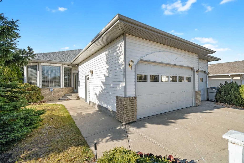 Photo of 2302 58A Avenue, Lloydminster, AB T9V 2Y6 (MLS # A2354874)