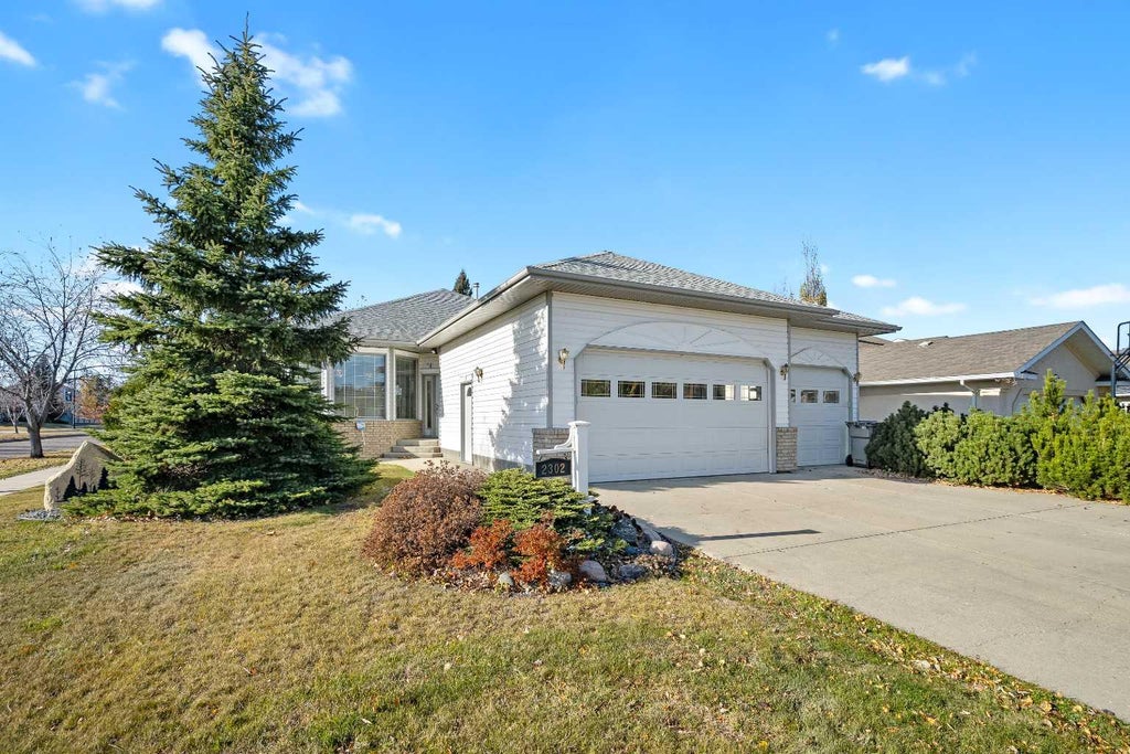 Photo of 2302 58A Avenue, Lloydminster, AB T9V 2Y6 (MLS # A2354874)