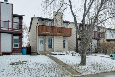 Photo of 4530 Montgomery Avenue NW, Calgary, AB T3B 0K9 (MLS # A2298140)
