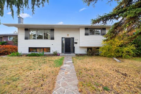 Photo of 515 Murray Place NE, Calgary, AB T2E 5X9 (MLS # A2266617) Photo of 515 Murray Place NE, Calgary, AB T2E 5X9 (MLS # A2266617)