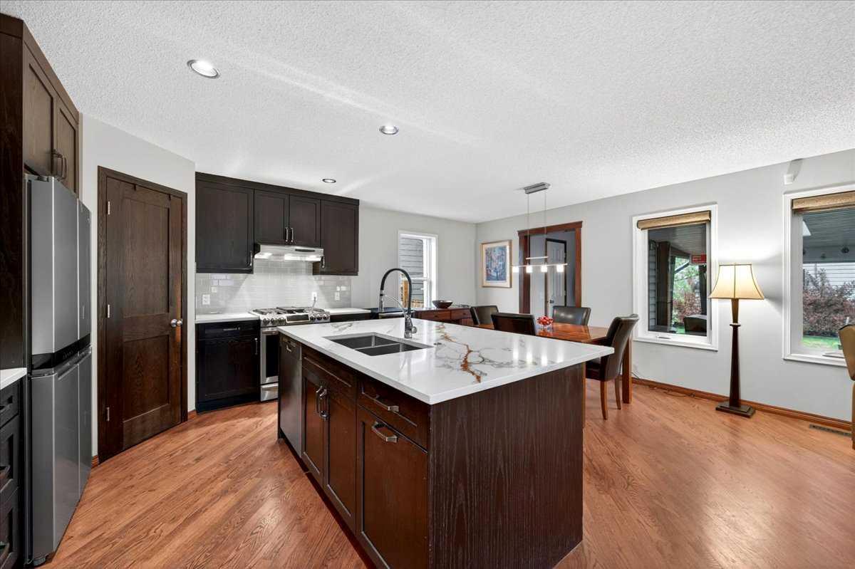 18 Inverness Rise SE