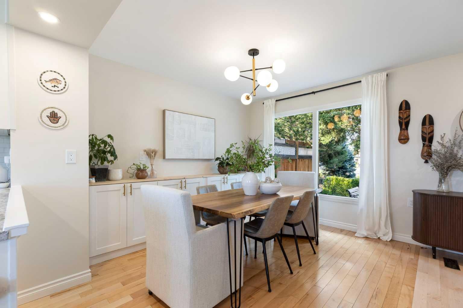 8 Midridge Bay SE