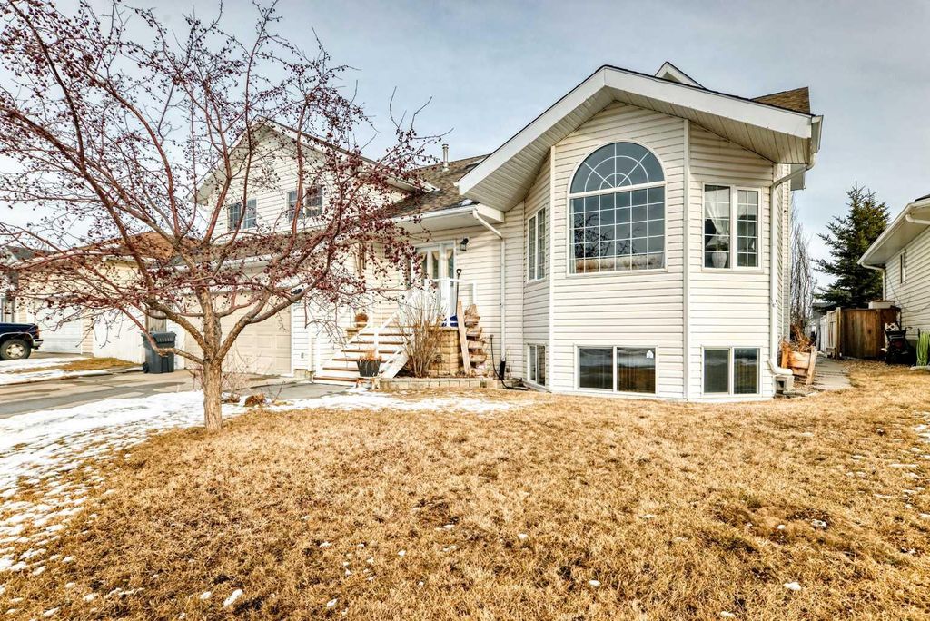 Photo of 5 Chinook Crescent, Beiseker, AB T0M 0G0 (MLS # A2283036)