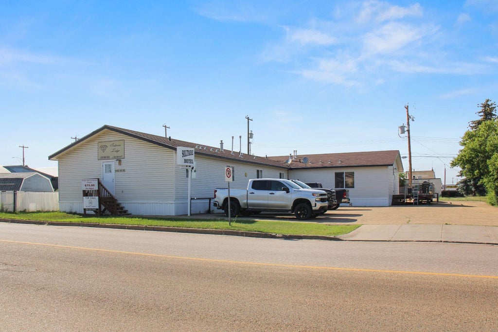 Photo of 5112 49 Street, Hardisty, AB T0B 1V0 (MLS # A2321212)