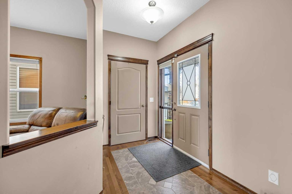 Photo of 92 Everoak Close SW, Calgary, AB T2Y 0C3 (MLS # A2307782)