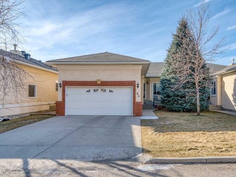 84 Sierra Morena Landing SW Calgary AB T3H 4K3