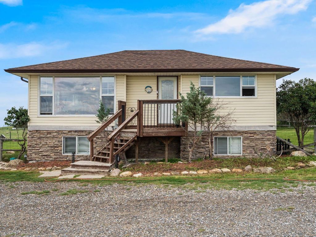 Photo of 378052 16 Street W, Okotoks, AB T1S 6A4 (MLS # A2294152)