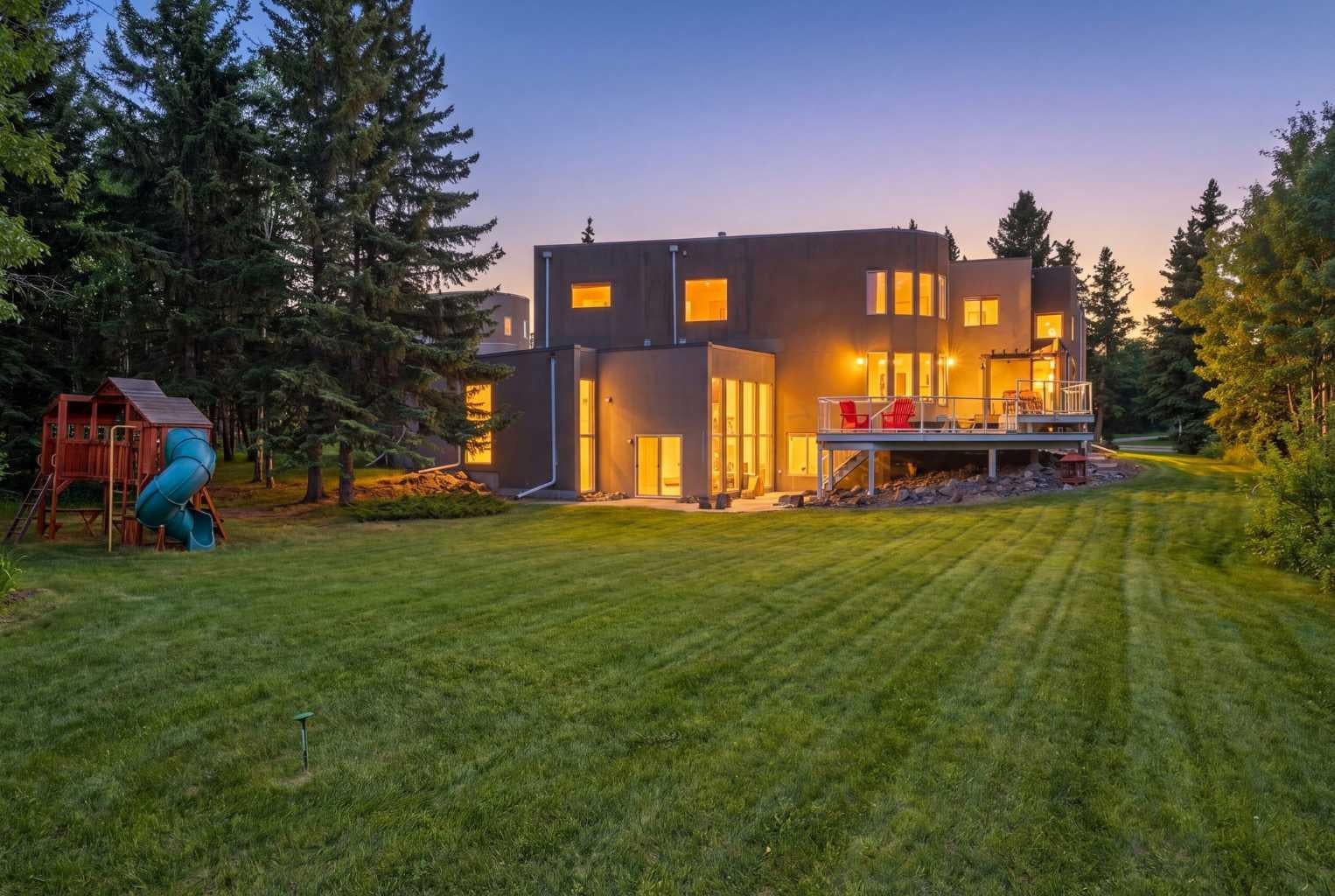 43 Westbluff Place
