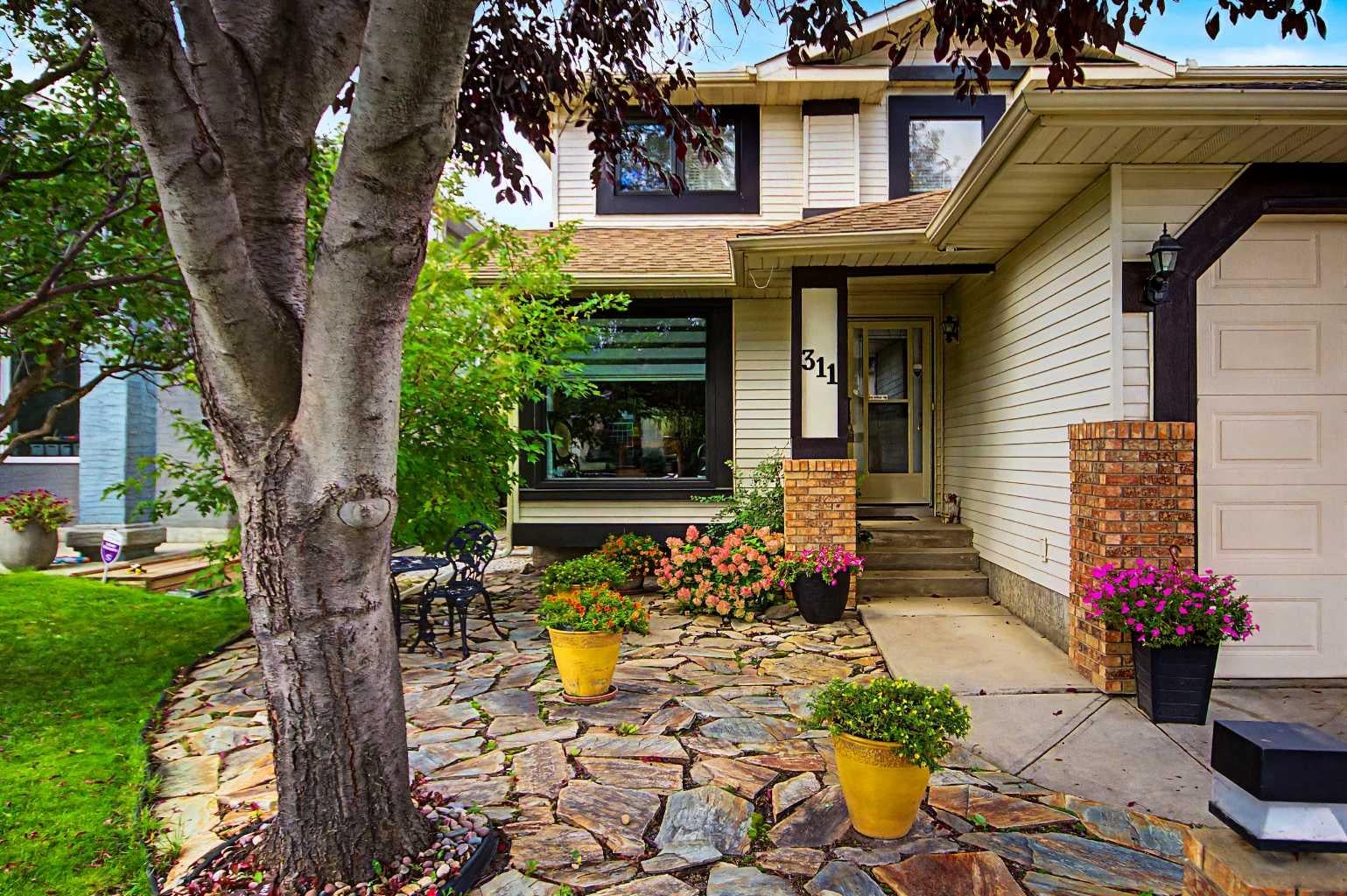 311 Douglasbank Green SE