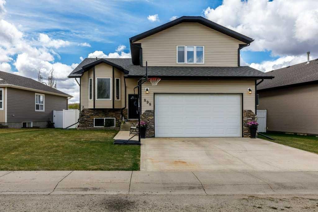 Photo of 898 Ramage Crescent, Red Deer, AB T4P 2Z9 (MLS # A2313799)