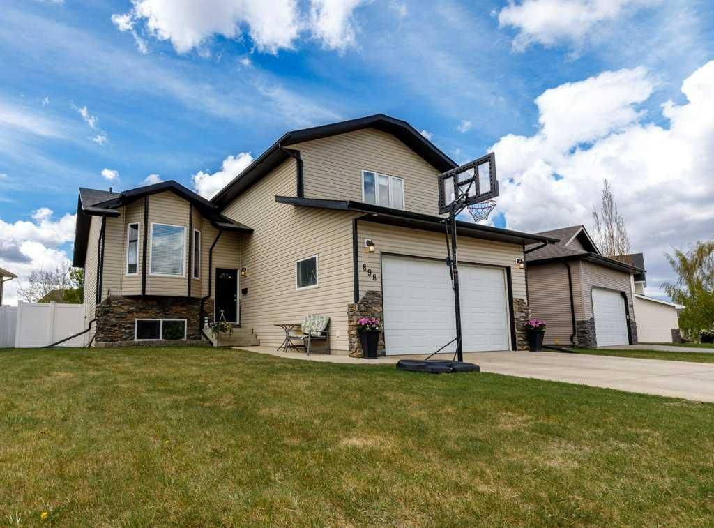 Photo of 898 Ramage Crescent, Red Deer, AB T4P 2Z9 (MLS # A2313799)