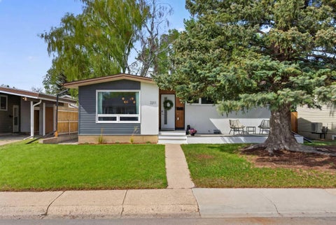 Photo of 2211 18 Avenue S, Lethbridge, AB T1K 1C7 (MLS # A2315159)