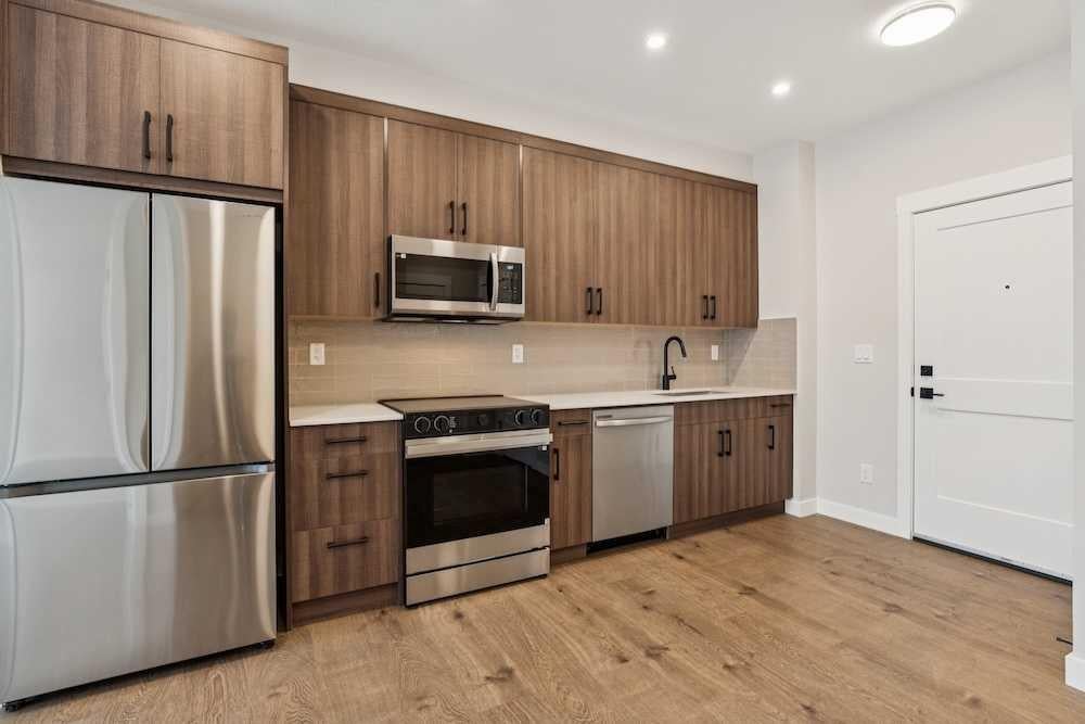 14910 1 Street NW 1215