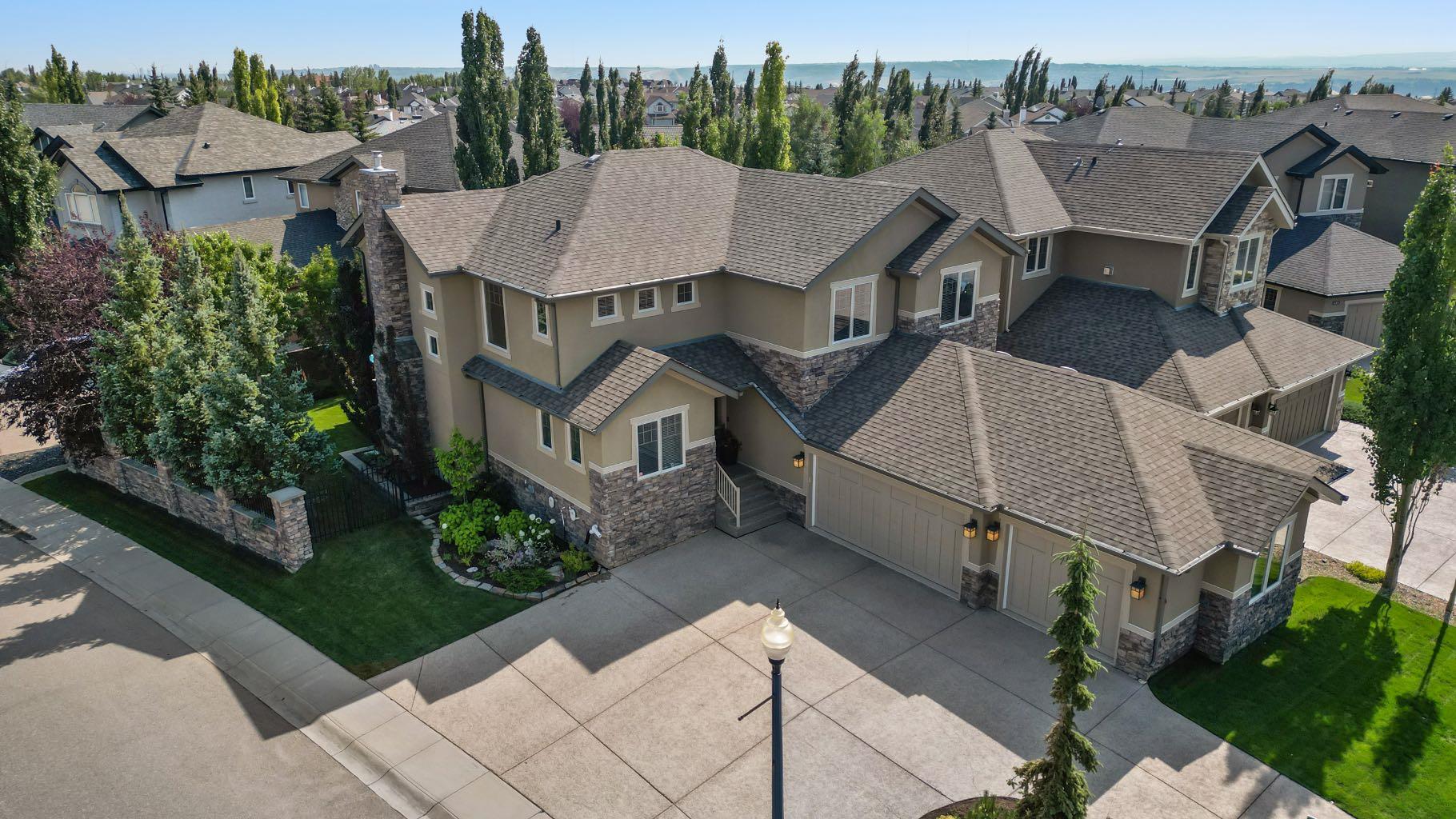 141 Rockcliff Bay NW