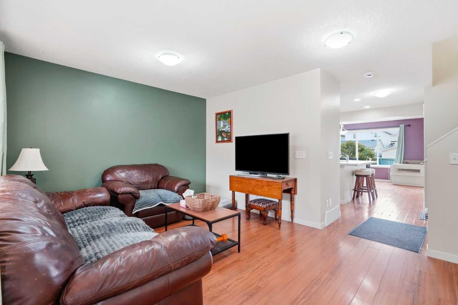 26 Copperpond Place SE