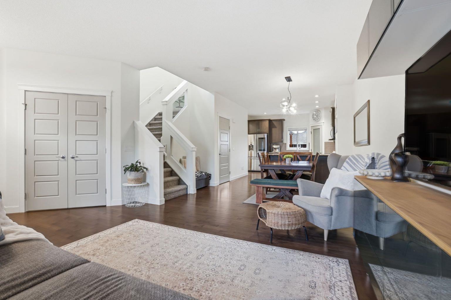33 Redstone Common NE