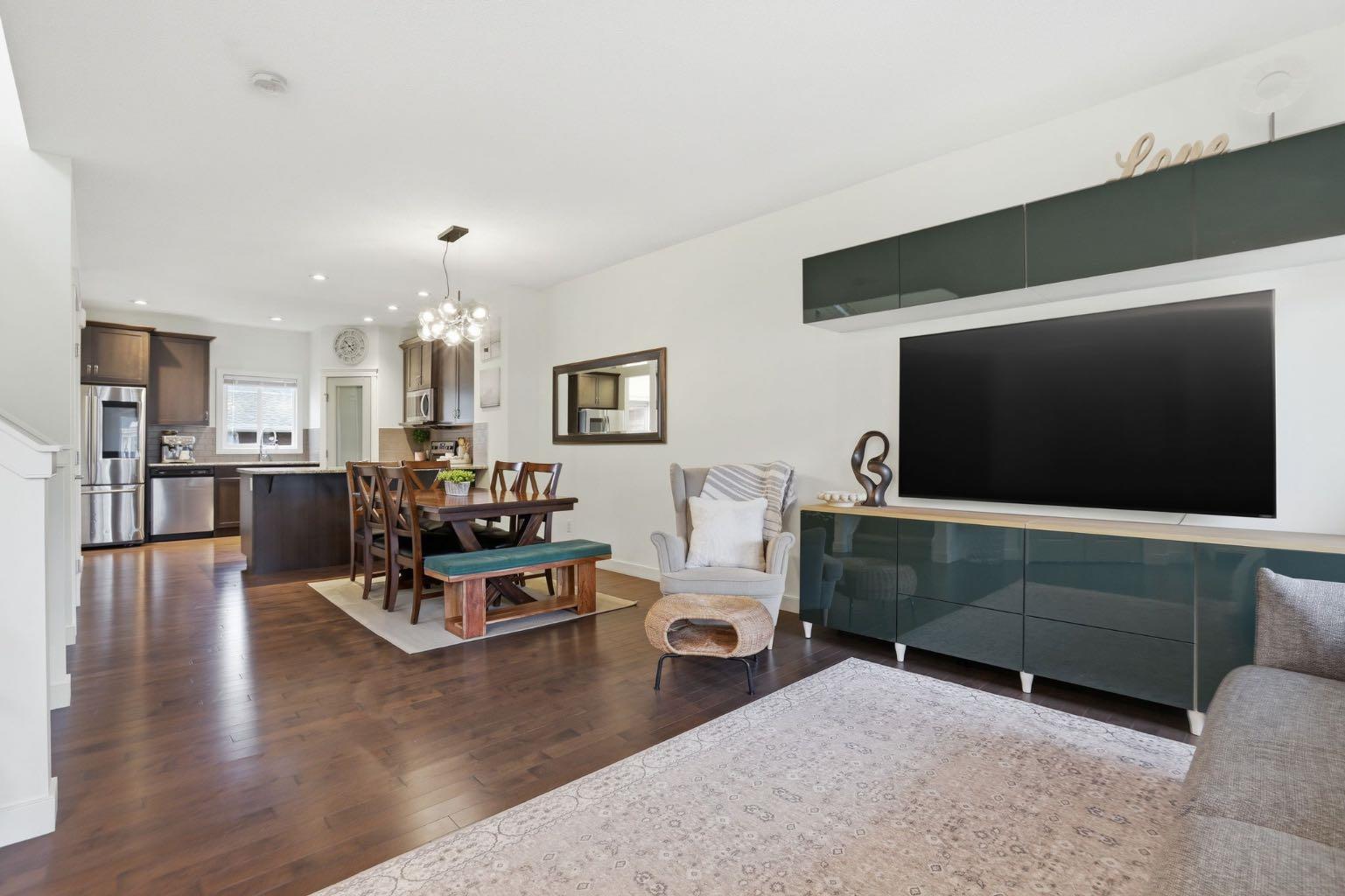 33 Redstone Common NE