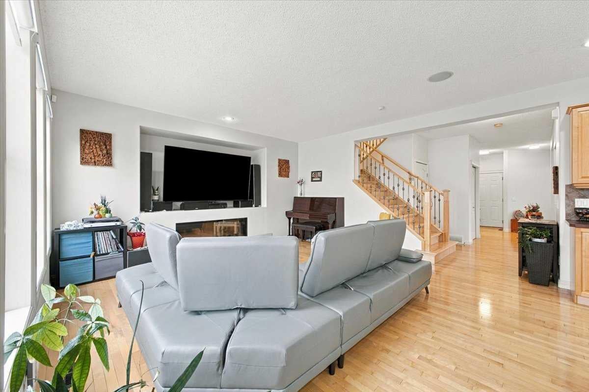 262 Everstone Drive SW