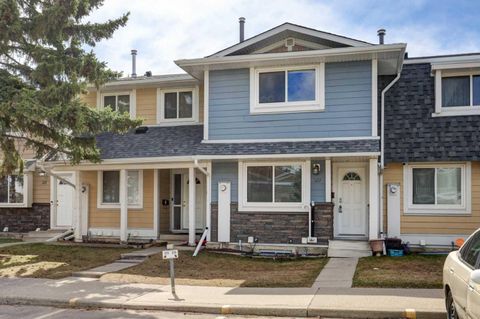 Photo of 319 Georgian Villas NE, Calgary, AB T2A 7E1 (MLS # A2305219)
