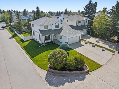 238 Hawktree Bay NW Calgary AB T3G 2Z3