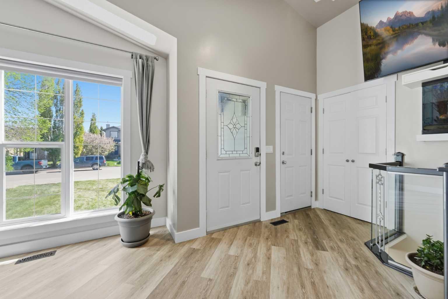 206 Highwood Village Place NW