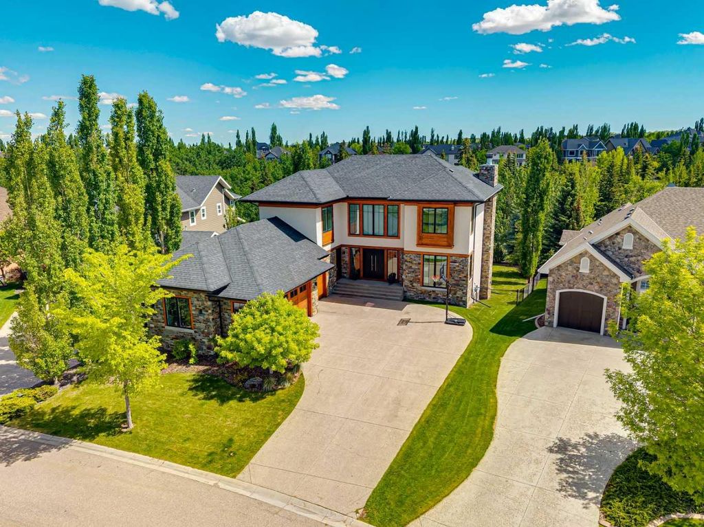 Photo of 92 Heritage Isle, Heritage Pointe, AB T1S 4J8 (MLS # A2319187)