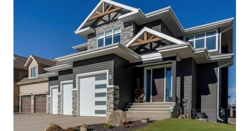 Photo of 5 Leonard Close, Sylvan Lake, AB T4S 0E7 (MLS # A2339629)