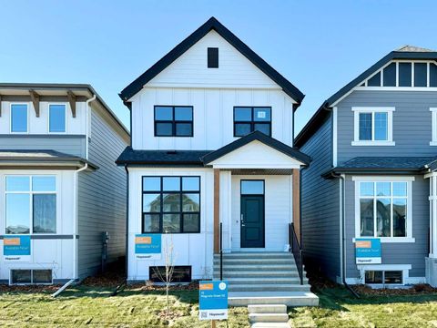 15 Magnolia Street Calgary AB T3M 4C8