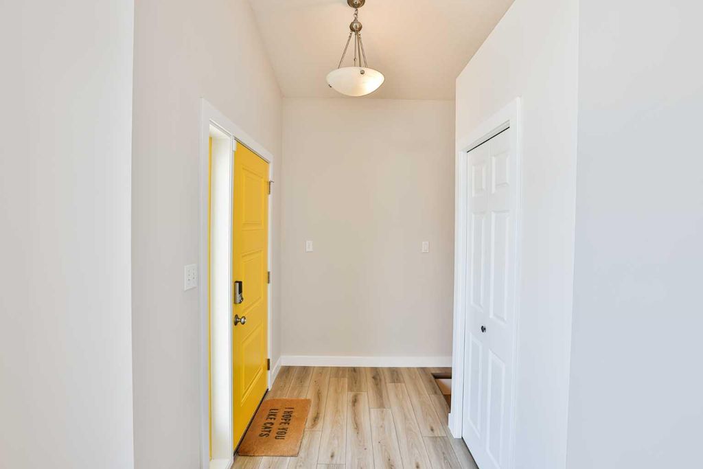 Photo of 19 Heritage Lane W, Lethbridge, AB T1K 7S5 (MLS # A2280051)