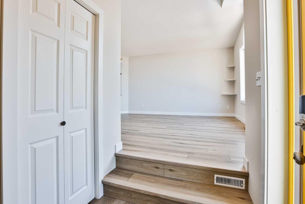 Photo of 19 Heritage Lane W, Lethbridge, AB T1K 7S5 (MLS # A2280051)