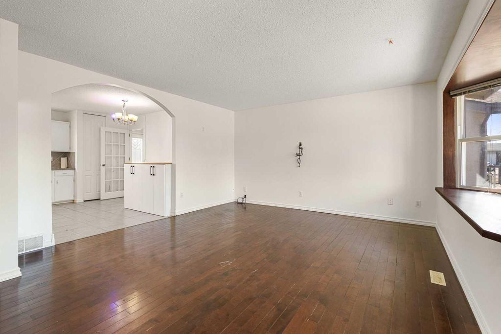 Photo of 268 Madeira Place NE, Calgary, AB T2A 5T1 (MLS # A2295798)