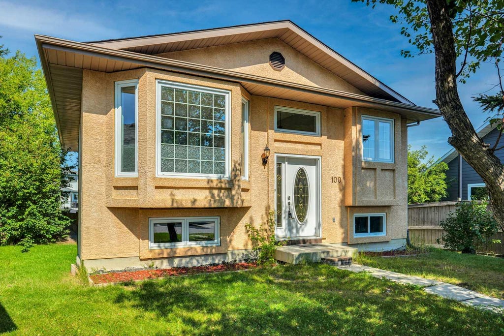 Photo of 100 Shawbrooke Circle SW, Calgary, AB T2Y 3A1 (MLS # A2340497)